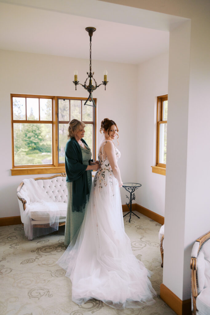 bride getting ready Arbor Crest Winery wedding Spokane