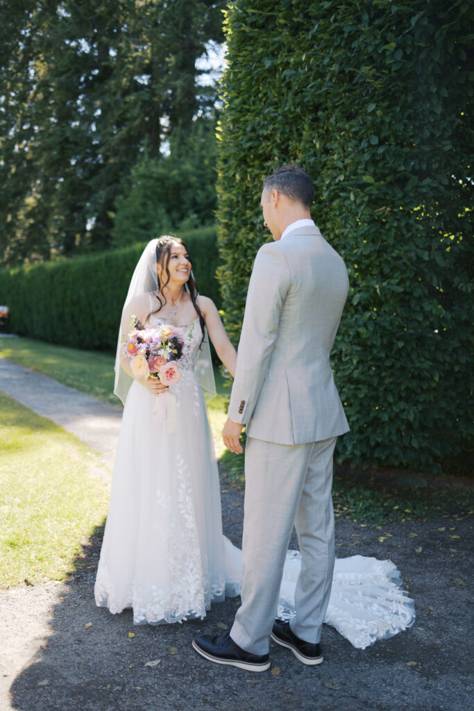 first look at Manito Park Spokane wedding